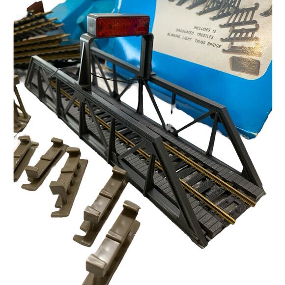 Life-Like Transformer Track Railroad Bridge & Trestle Set with Blinking Light - Picture 3 of 15